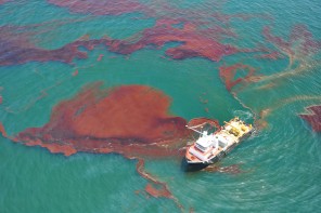 BP Oil Spill Effects Still Felt—Oil Ring Size of Rhode Island on Ocean Floor (VIDEO)