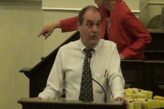 Vaillancourt, beauty queen, criticizes Marlinda Garcia's opponent, Annie Kuster's looks, saying she will lose race.