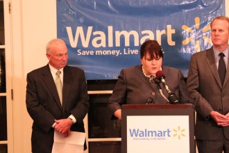 Walmart meeting. Photo: http://kpbs.media.clients.ellingtoncms.com/img/photos/2011/01/27/Picture_061_tx700.jpg?8e0a8887e886a6ff6e13ee030987b3616fc57cd3