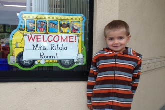 A 6 year old leukemia patient's father wants anti-vaxxers to keep their kids home from school.