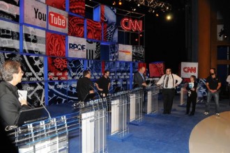 credit: http://upload.wikimedia.org/wikipedia/commons/c/c3/CNN-YouTube_Republican_Debate.jpg