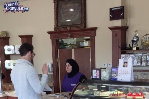 A right wing video claims to show Muslim bakers refusing to make a cake for a gay wedding.