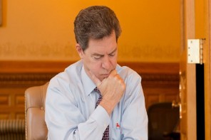 credit: http://www.rawstory.com/rs/2014/11/kansas-gov-sam-brownback-somehow-survives-his-failed-economic-experiment/