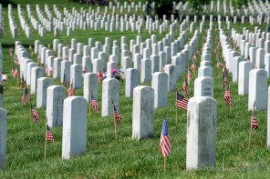 Image via "a href="http://commons.wikimedia.org/wiki/File%3AArlington_National_Cemetery_graves.jpg">Wikimedia Commons