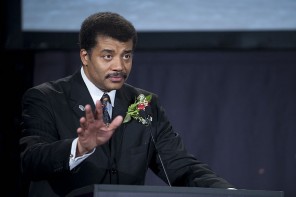 Neil deGrasse Drops Mic On Racist Idea That Aliens Built The Pyramids (VIDEO)
