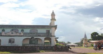 Pendemdu_Mosque_and_Church
